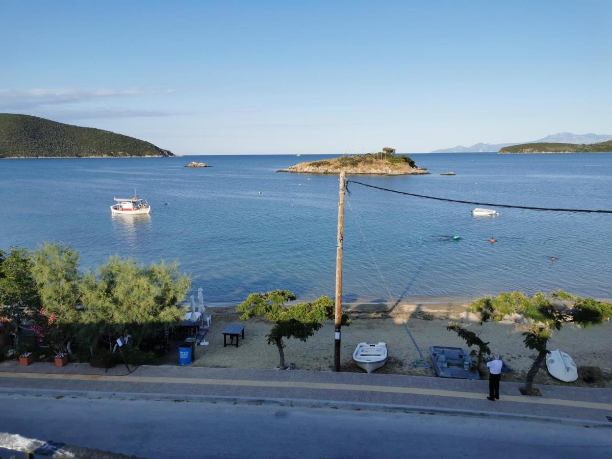Villa Tasos Néa Péramos Exteriör bild