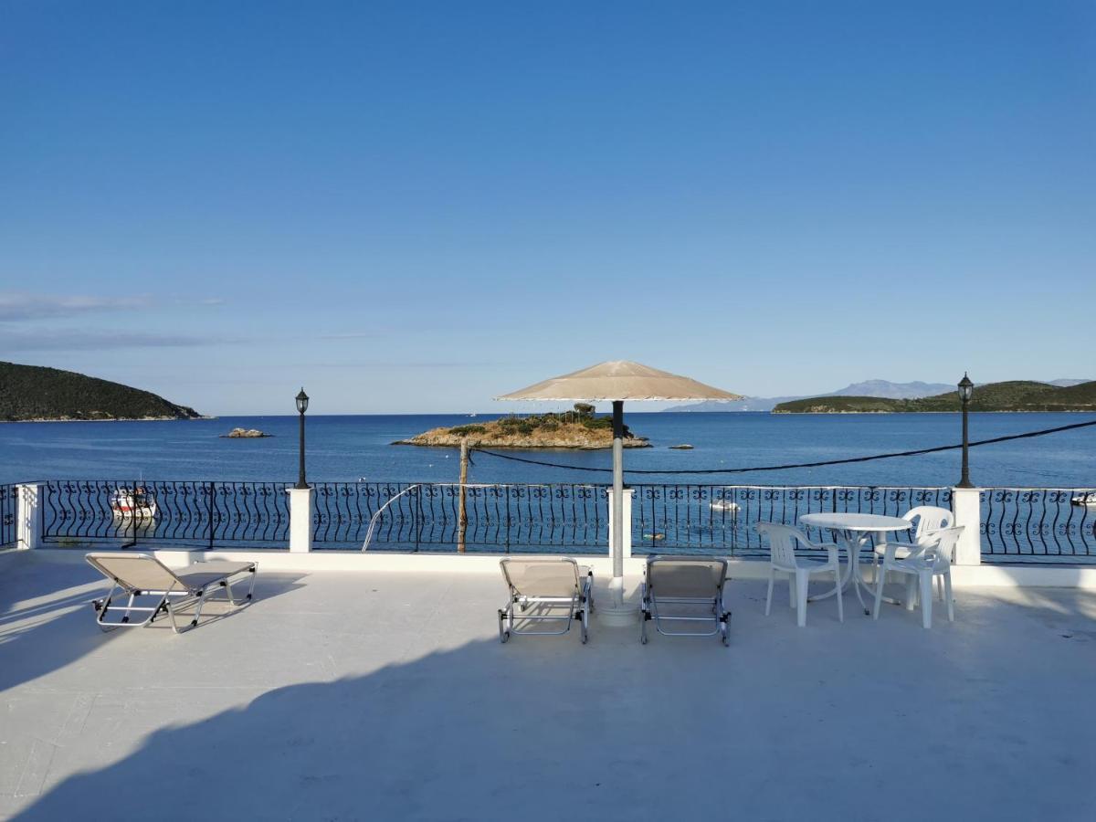 Villa Tasos Néa Péramos Exteriör bild