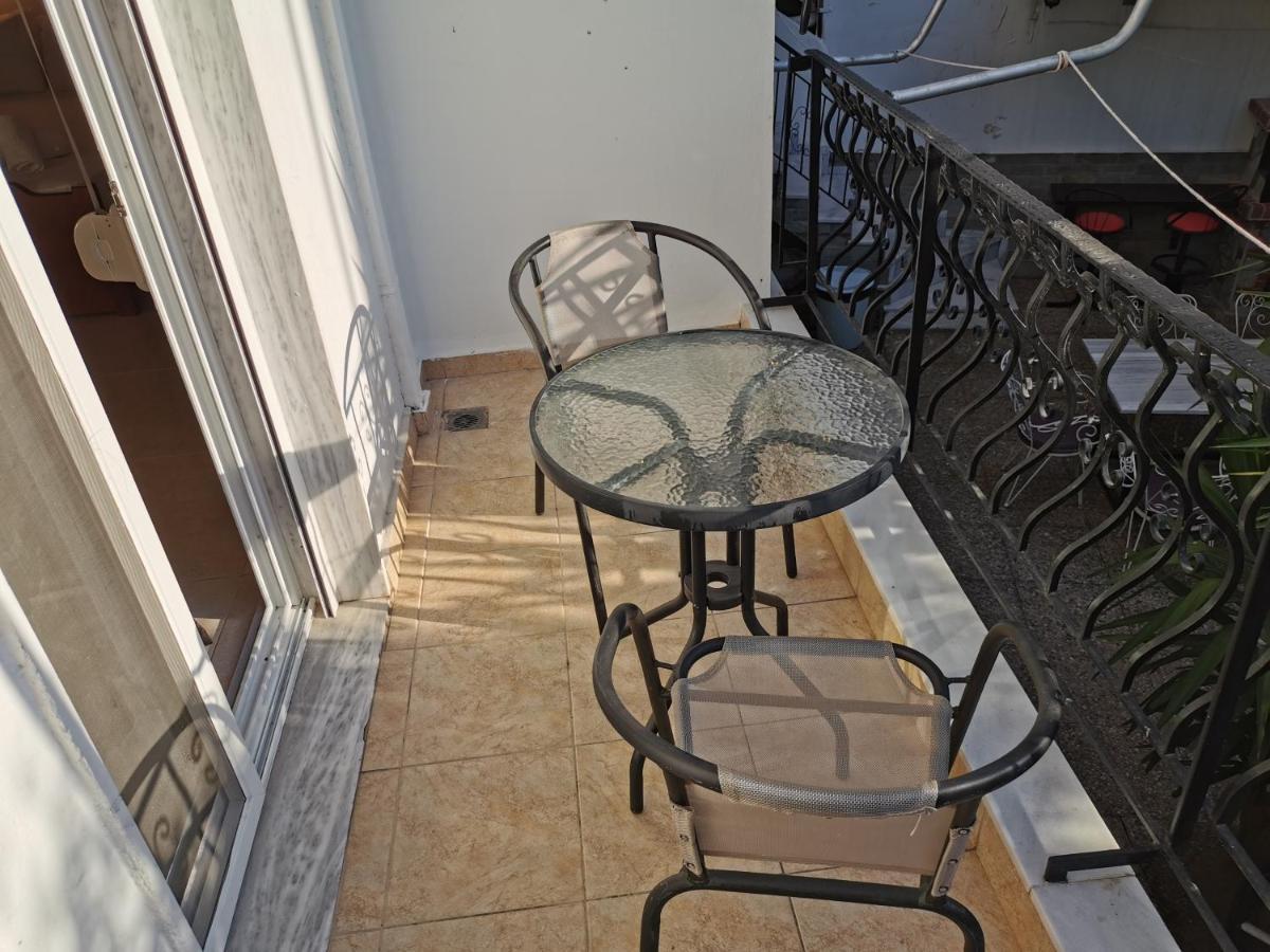 Villa Tasos Néa Péramos Exteriör bild