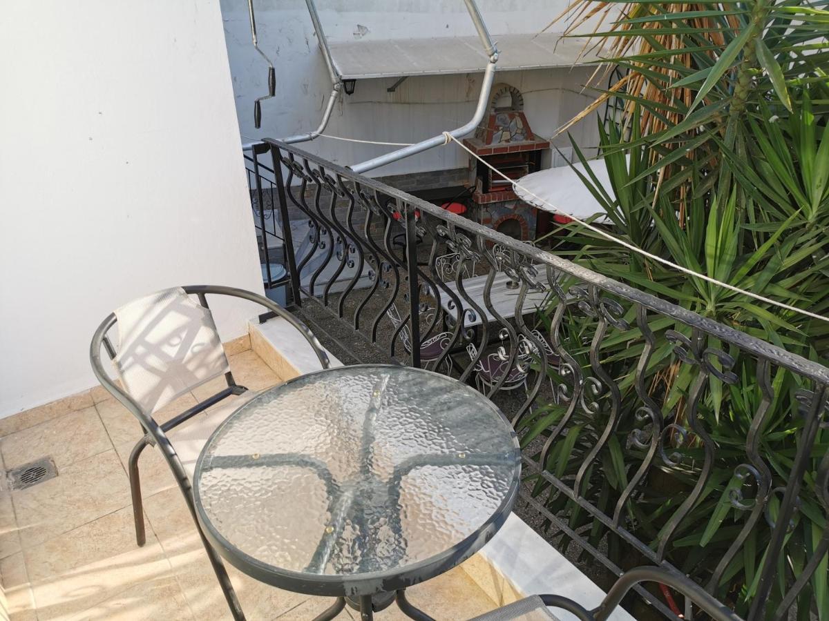 Villa Tasos Néa Péramos Exteriör bild