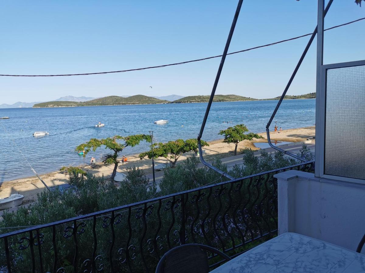 Villa Tasos Néa Péramos Exteriör bild