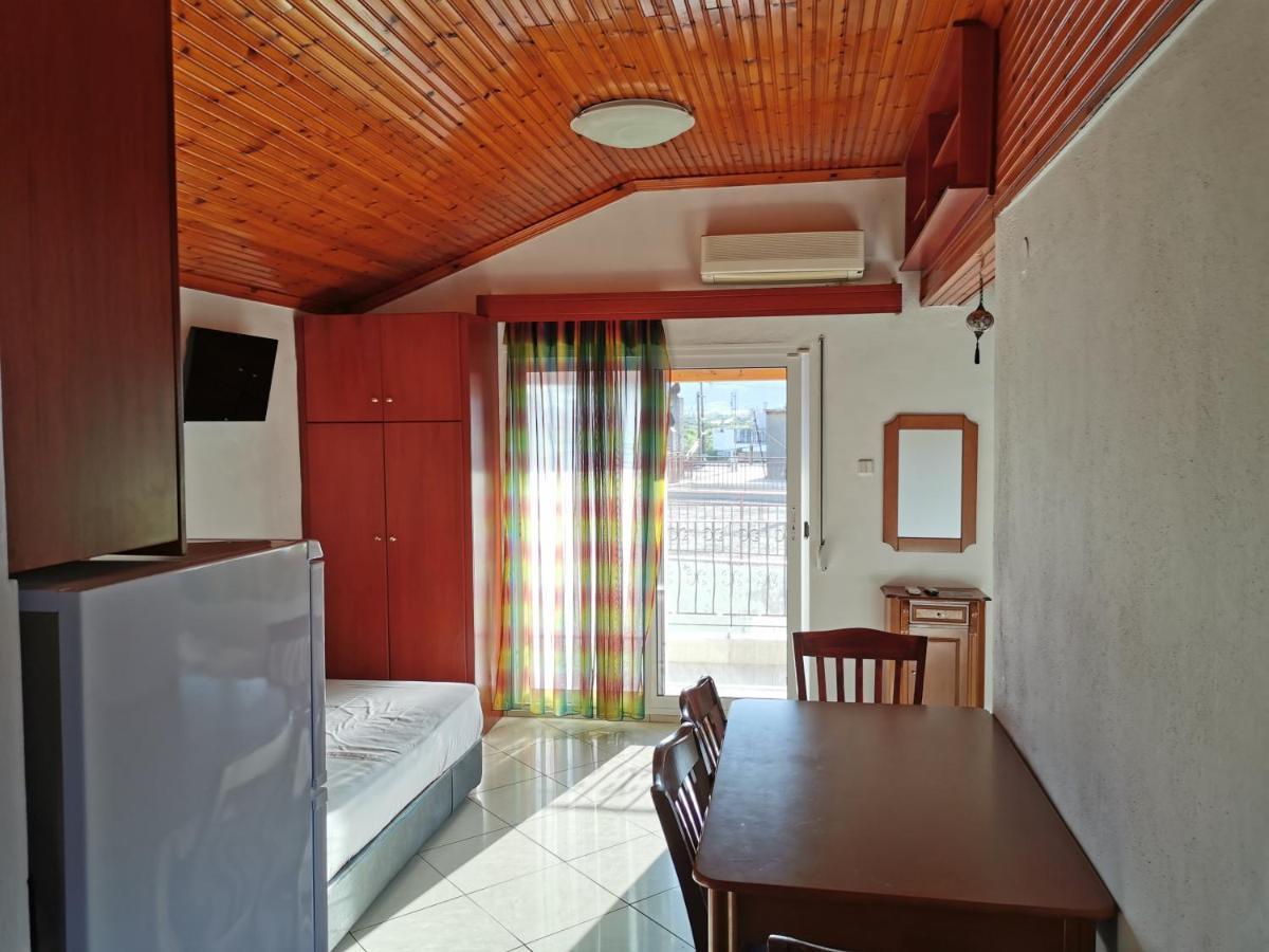 Villa Tasos Néa Péramos Exteriör bild