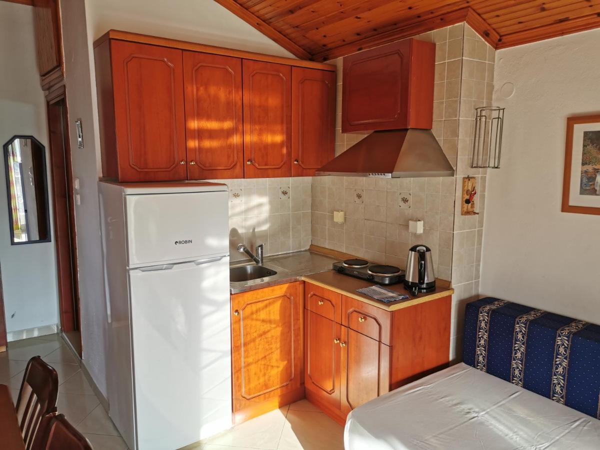 Villa Tasos Néa Péramos Exteriör bild