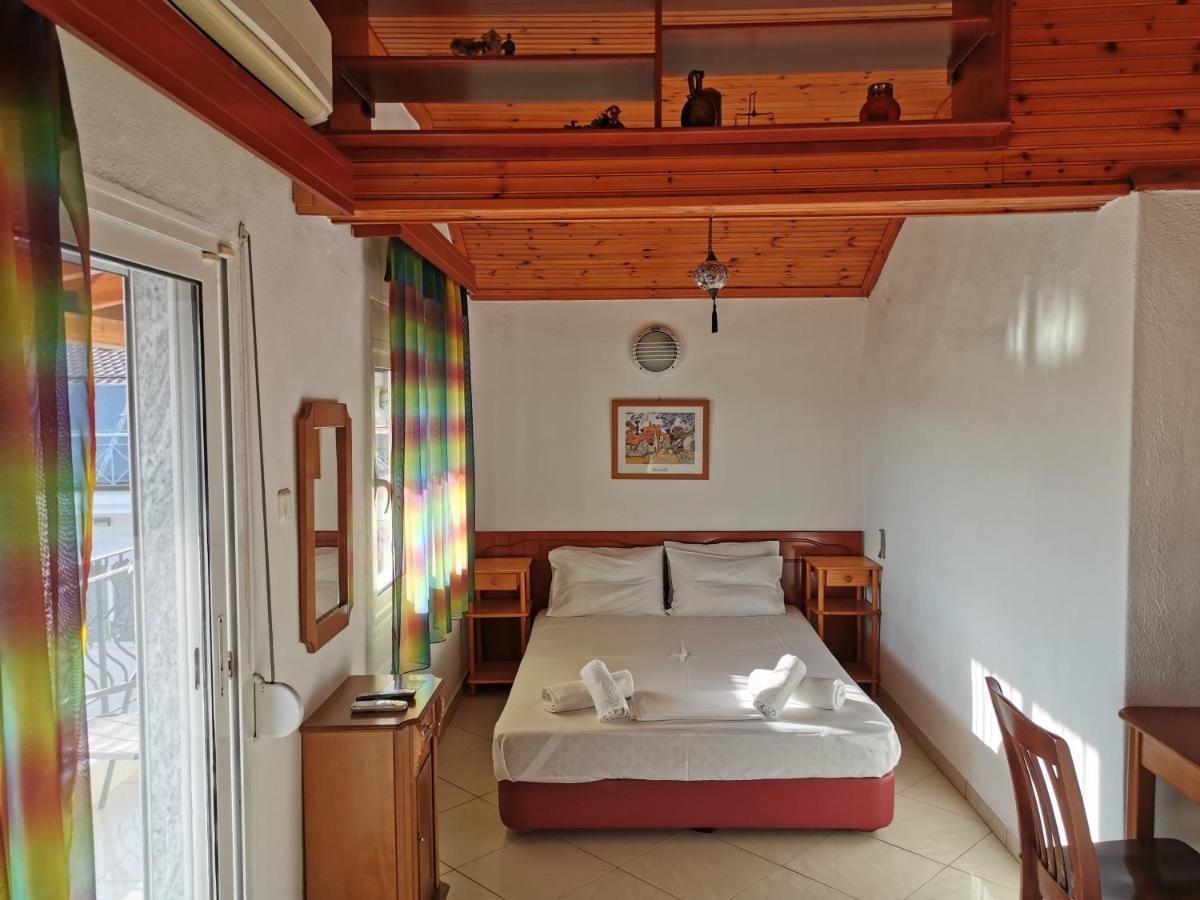 Villa Tasos Néa Péramos Exteriör bild