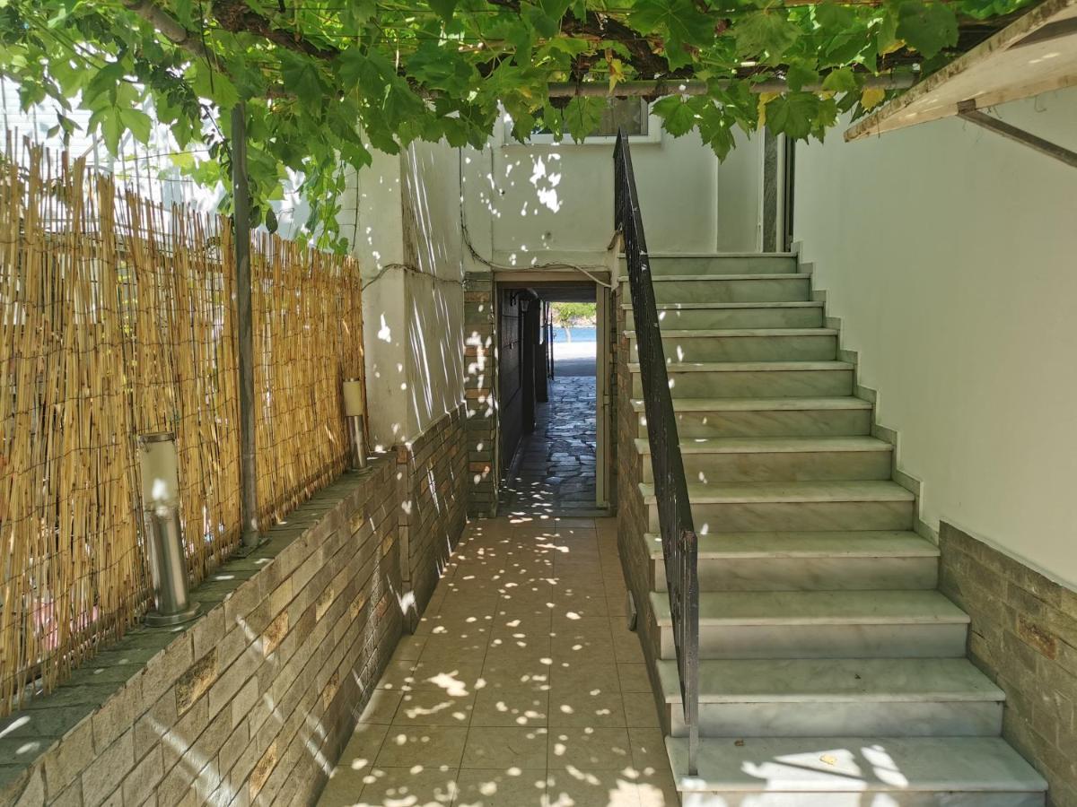 Villa Tasos Néa Péramos Exteriör bild