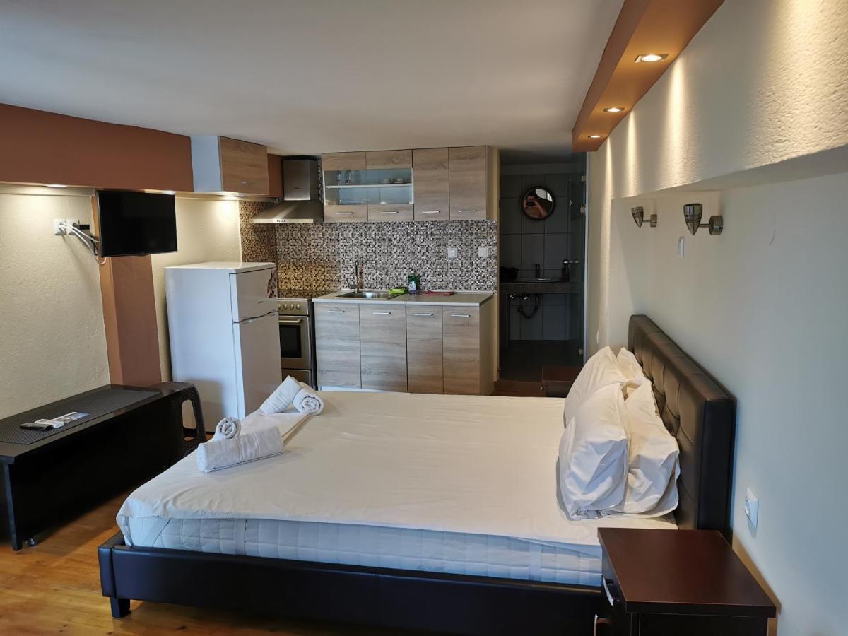 Villa Tasos Néa Péramos Exteriör bild