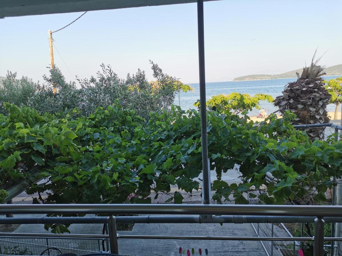 Villa Tasos Néa Péramos Exteriör bild