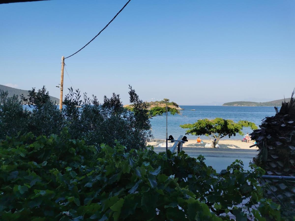 Villa Tasos Néa Péramos Exteriör bild
